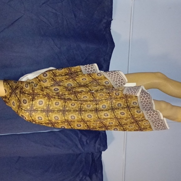 Long Beautiful Brown, Black, White &  Red Scarf/Wrap - Picture 2 of 9